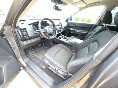 Used 2023 Nissan Pathfinder S FWD image 12