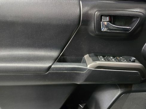 Used 2020 Toyota Tacoma TRD Sport w/ Technology Package image 14