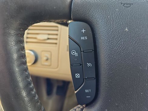 Used 2011 Buick Lucerne CXL w/ Driver Confidence Package FWD image 43