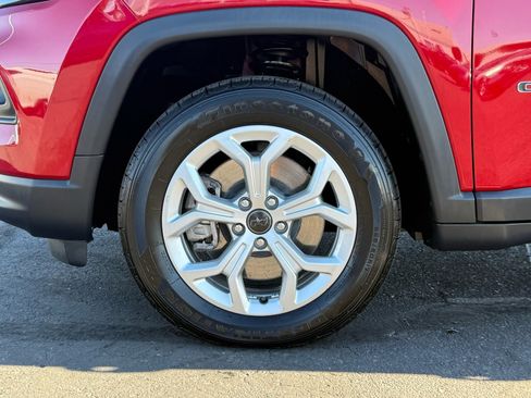 Used 2025 Jeep Compass Latitude image 11