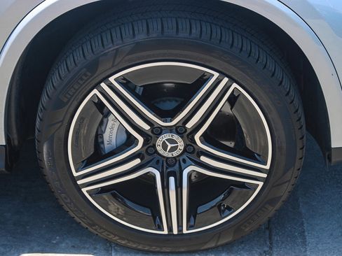 Used 2024 Mercedes-Benz GLC 300 4MATIC image 12