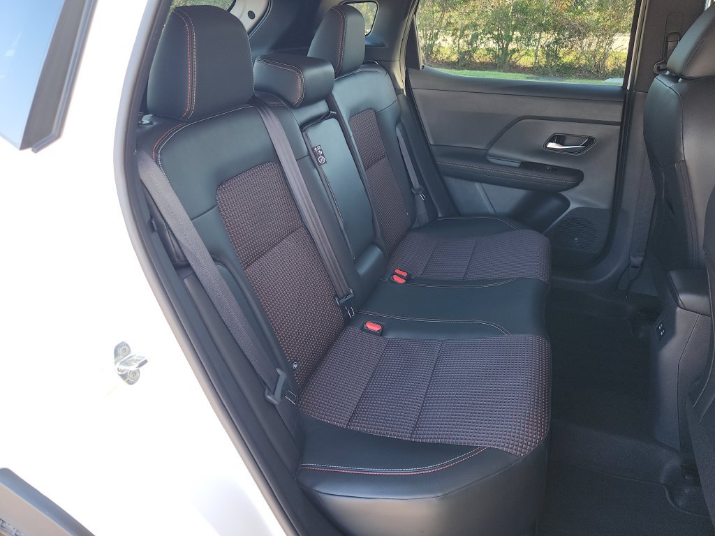 Certified 2025 Nissan Kicks SR FWD image 15