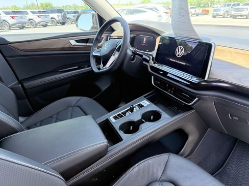 Used 2024 Volkswagen Atlas SE FWD image 13