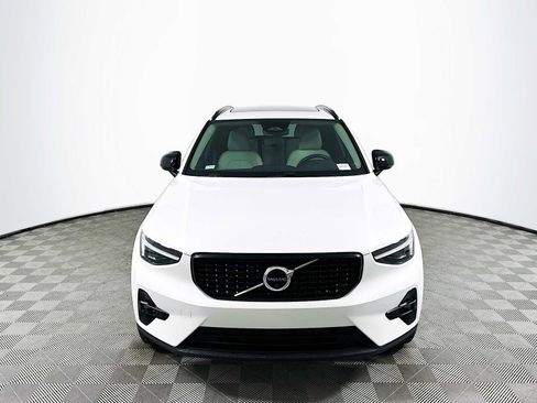 Used 2025 Volvo XC40 B5 Plus w/ Climate Package image 2