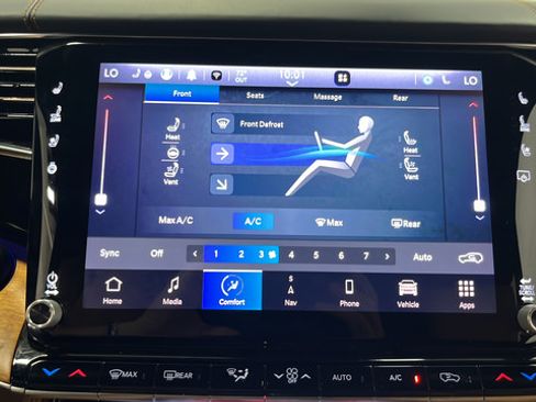 Used 2022 Jeep Grand Wagoneer Series III w/ Rear Seat Video Group 1 AWD/4WD image 18
