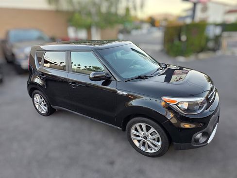 Used 2018 Kia Soul + FWD image 5