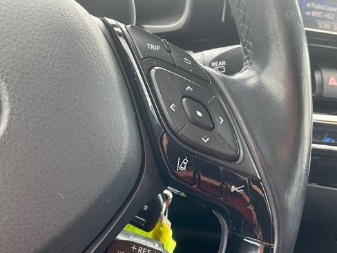 Used 2018 Toyota C-HR XLE FWD image 15