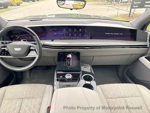 Used 2025 Cadillac Escalade IQ Luxury 1 AWD/4WD image 2