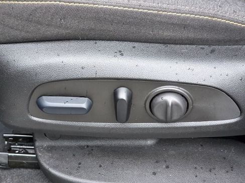 Used 2023 Chevrolet Equinox LT FWD image 19