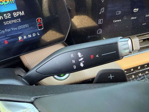 Used 2025 Chevrolet Equinox ACTIV w/ Safety and Technology Package FWD image 33