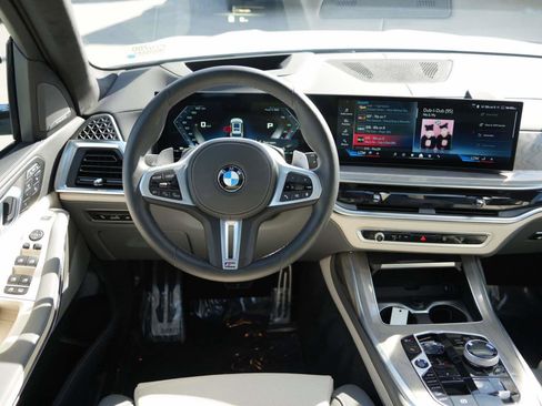 Used 2026 BMW X7 M60i image 8