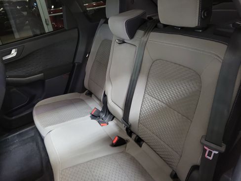 Used 2020 Ford Escape SE image 11