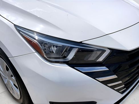 Used 2023 Nissan Versa S FWD image 33
