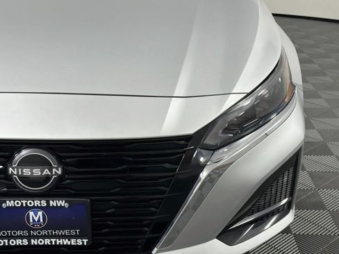 Used 2024 Nissan Altima 2.5 SV FWD image 4