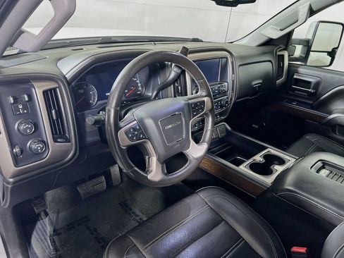 Used 2018 GMC Sierra 2500 Denali AWD/4WD image 9