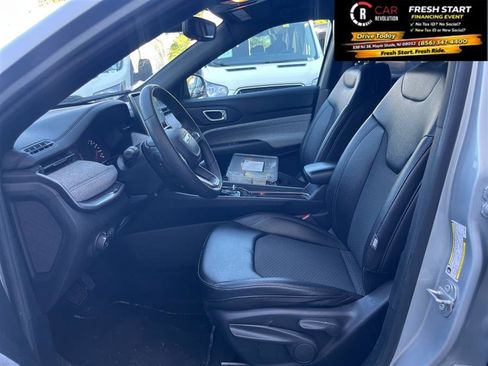Used 2024 Jeep Compass Latitude AWD/4WD image 12
