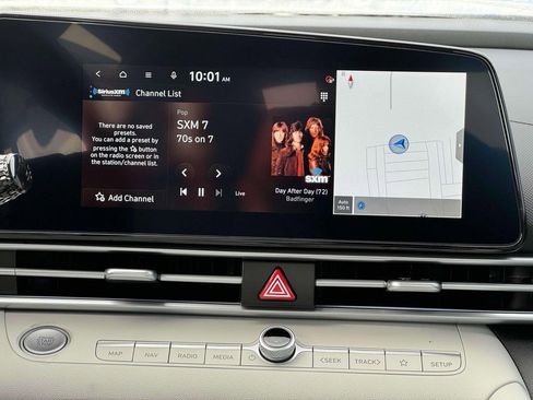 New 2025 Hyundai Elantra Limited FWD image 19