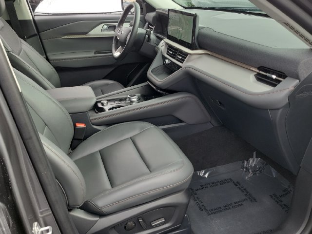 Used 2025 Ford Explorer Active w/ Active Comfort Package RWD image 15