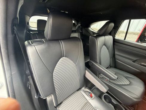 Used 2022 Toyota Highlander XSE AWD/4WD image 43