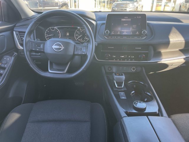 Used 2025 Nissan Rogue SV AWD/4WD image 17