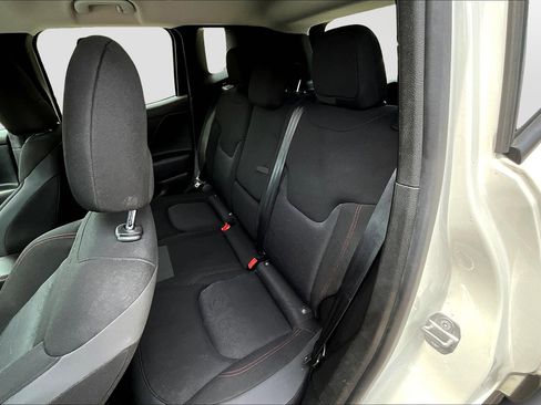 Used 2022 Jeep Renegade Trailhawk image 18