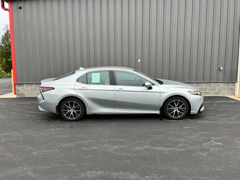 Certified 2023 Toyota Camry SE image 1