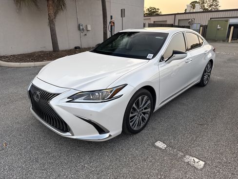 Certified 2020 Lexus ES 350 w/ Premium Package FWD image 2
