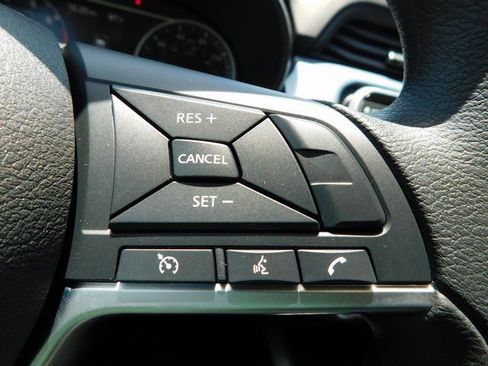 Used 2025 Nissan Versa SV w/ Trunk Package image 23