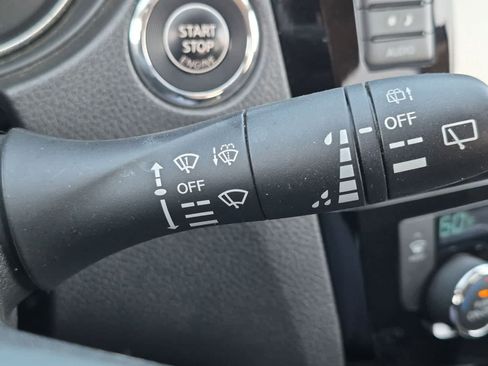 Used 2020 Nissan Rogue SV FWD image 24