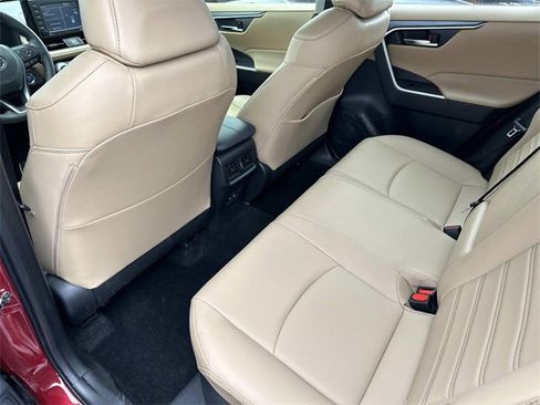 Used 2022 Toyota RAV4 XLE Premium image 13