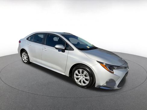 Used 2025 Toyota Corolla LE image 2