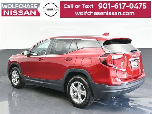 Used 2023 GMC Terrain SLE image 3