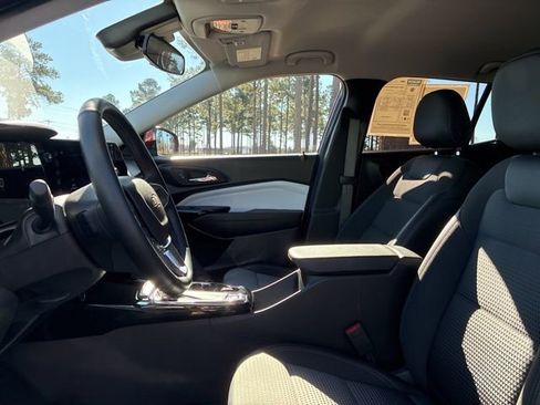 Used 2025 Chevrolet Trax LT w/ Driver Confidence Package image 21