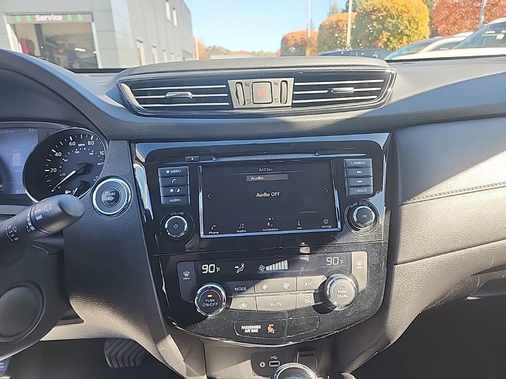 Used 2018 Nissan Rogue SV AWD/4WD image 18