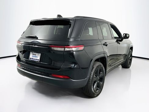 Used 2023 Jeep Grand Cherokee Altitude RWD image 5