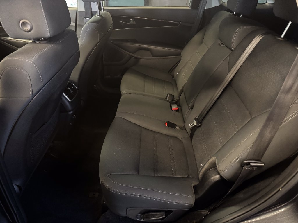 Used 2020 Kia Sorento LX AWD/4WD image 21