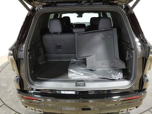 New 2026 Chevrolet Traverse RS w/ LPO, Floor Liner Package image 8