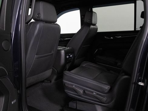 Used 2023 GMC Yukon XL Denali AWD/4WD image 33