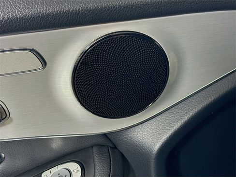 Used 2019 Mercedes-Benz GLC 300 4MATIC image 19