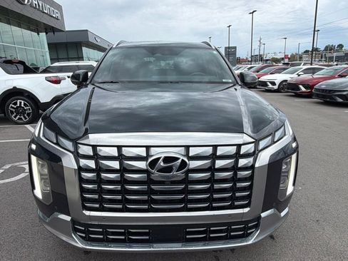 Used 2023 Hyundai Palisade Calligraphy FWD image 3