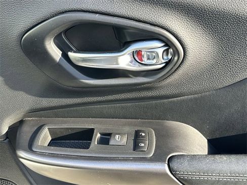 Used 2020 Jeep Cherokee Latitude image 30