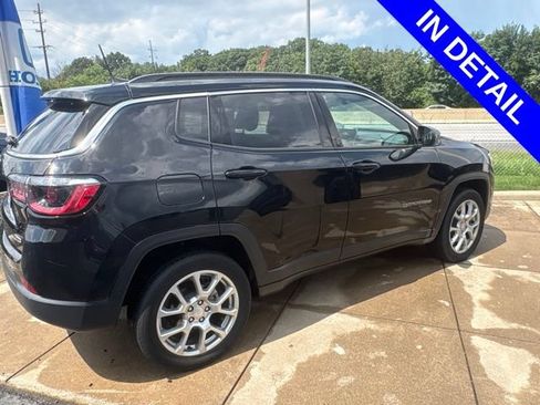 Used 2023 Jeep Compass Latitude AWD/4WD image 4