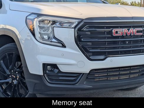 Used 2024 GMC Terrain SLT w/ Tech Package AWD/4WD image 10