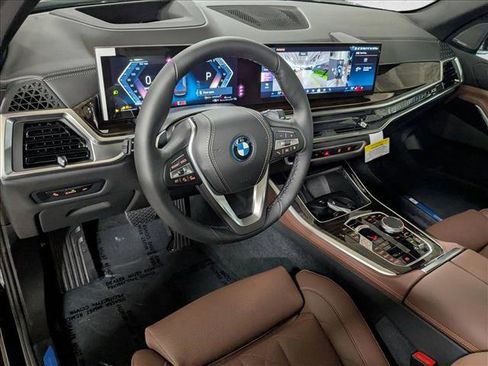 New 2026 BMW X5 xDrive50e image 3