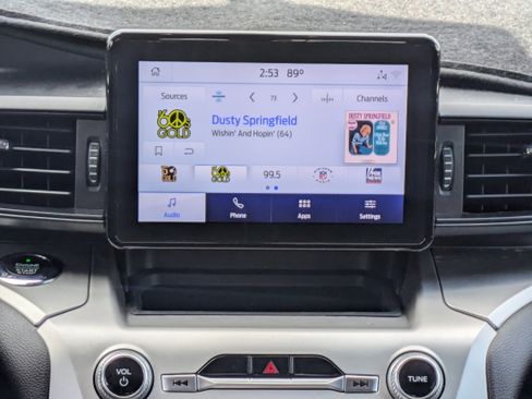 Used 2021 Ford Explorer XLT image 18