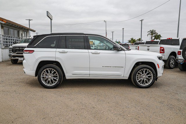Used 2022 Jeep Grand Cherokee Summit w/ Adv Protech Group IV AWD/4WD image 3