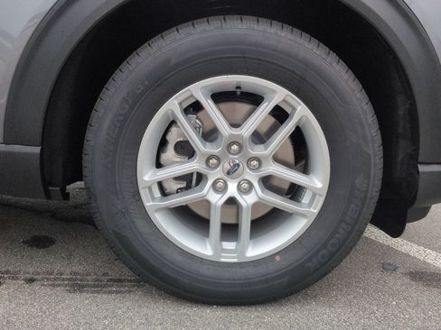 New 2026 Ford Explorer Active RWD image 11