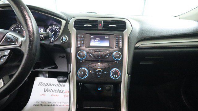 Used 2017 Ford Fusion SE FWD image 12