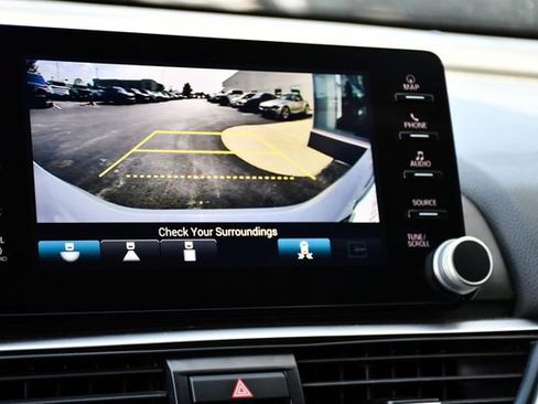 Used 2022 Honda Accord Touring image 3