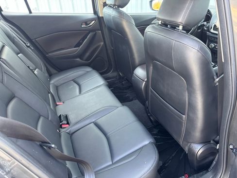 Used 2018 MAZDA MAZDA3 Touring image 34